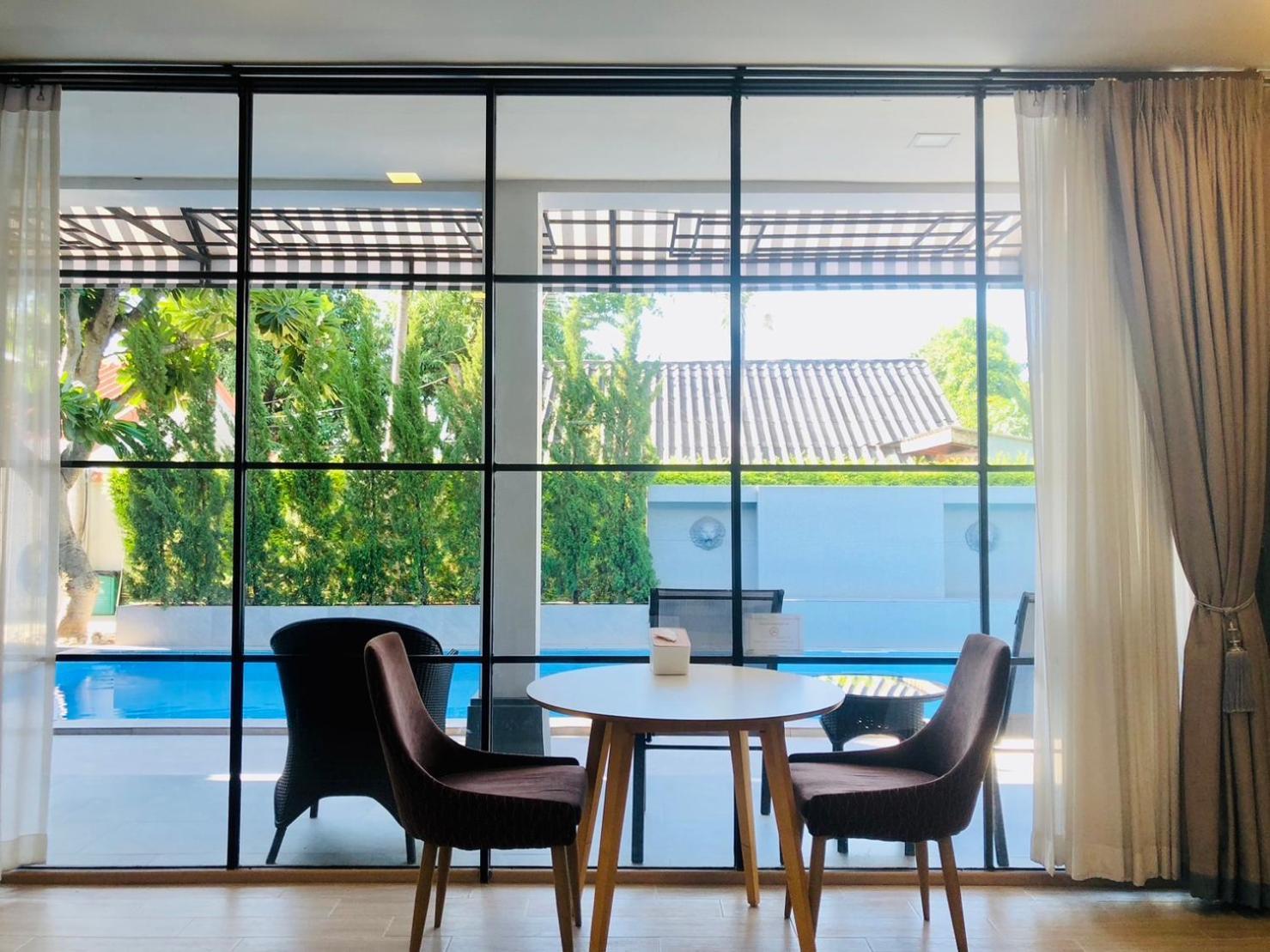 La Riva Boutique Hotel Kamphaeng Phet Buitenkant foto