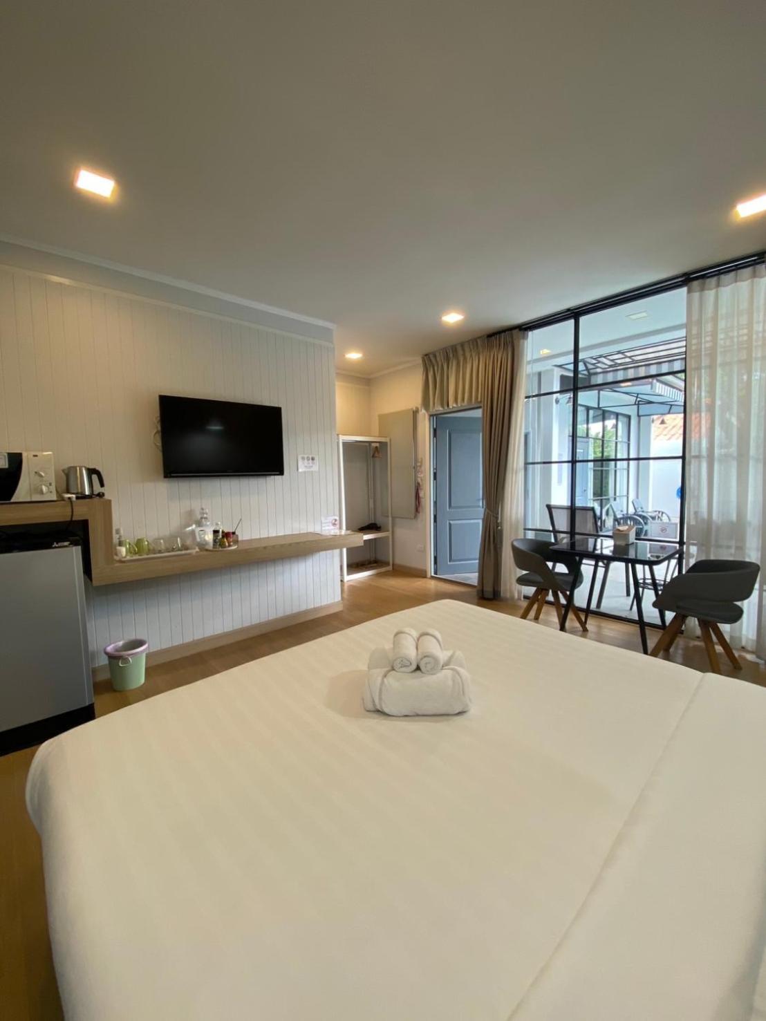 La Riva Boutique Hotel Kamphaeng Phet Buitenkant foto