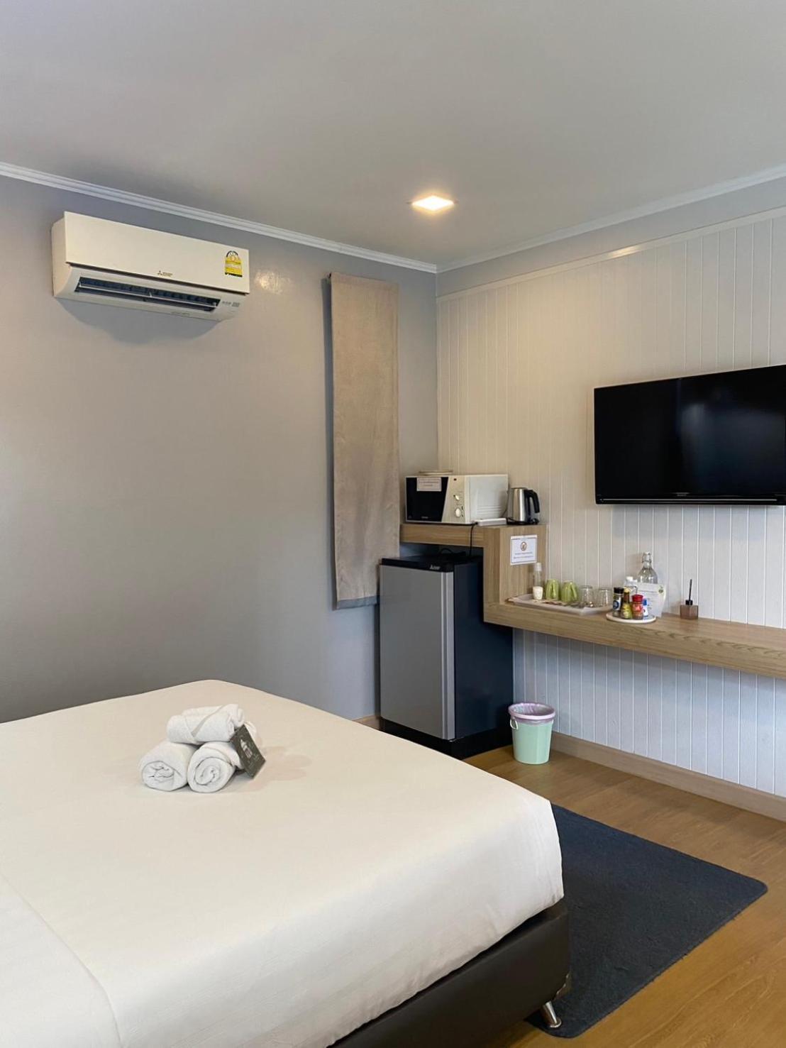 La Riva Boutique Hotel Kamphaeng Phet Buitenkant foto