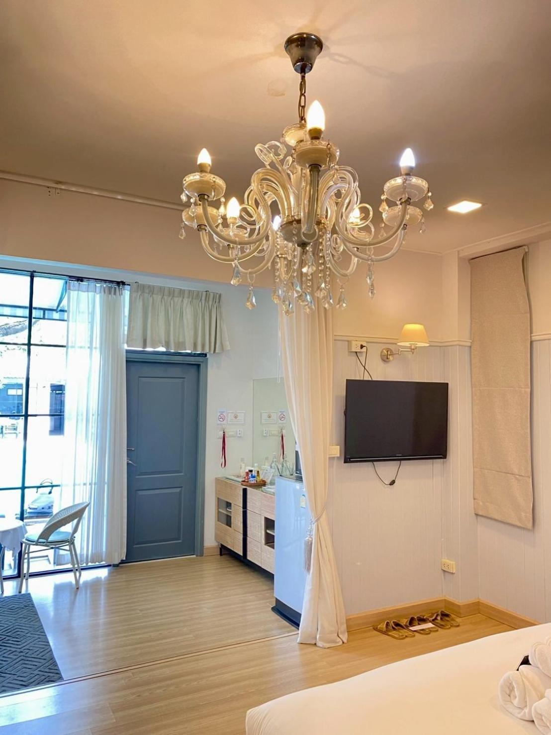 La Riva Boutique Hotel Kamphaeng Phet Buitenkant foto