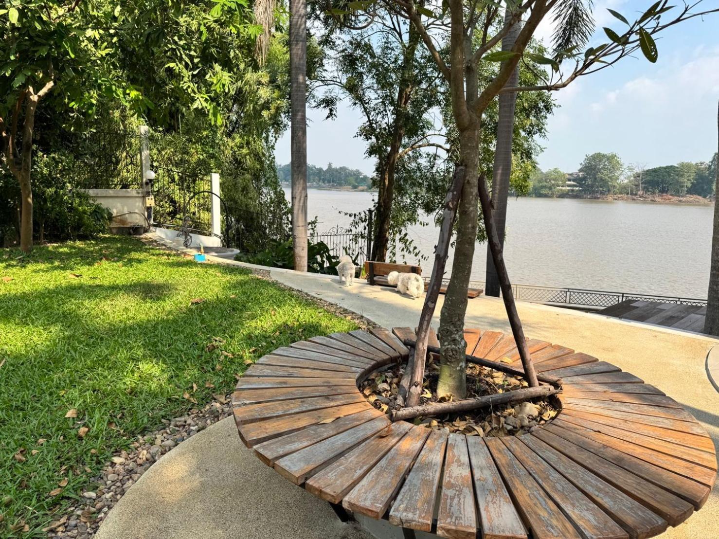 La Riva Boutique Hotel Kamphaeng Phet Buitenkant foto