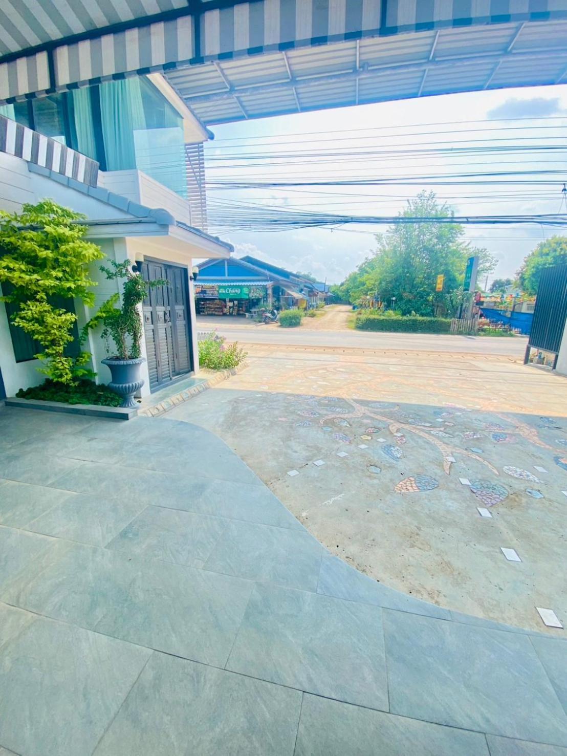 La Riva Boutique Hotel Kamphaeng Phet Buitenkant foto