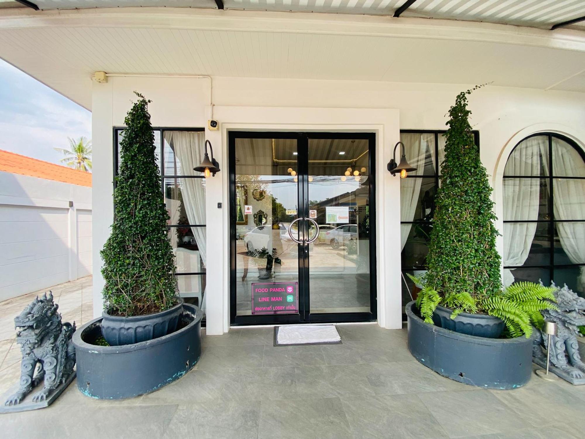 La Riva Boutique Hotel Kamphaeng Phet Buitenkant foto