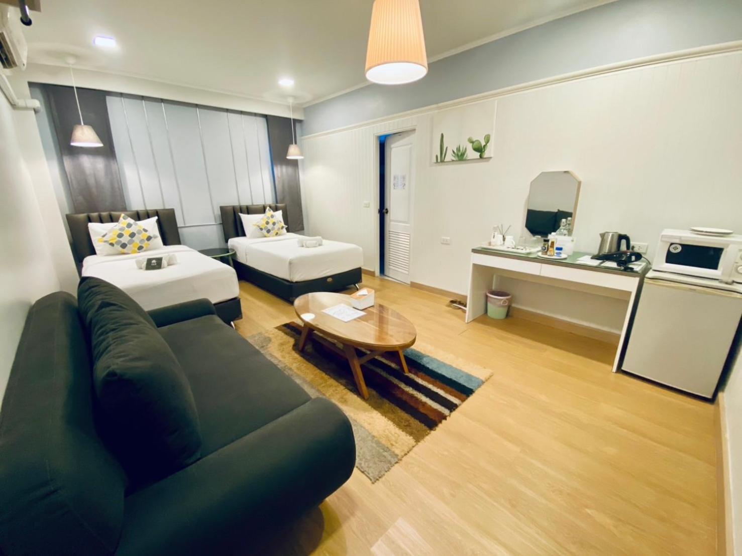 La Riva Boutique Hotel Kamphaeng Phet Buitenkant foto
