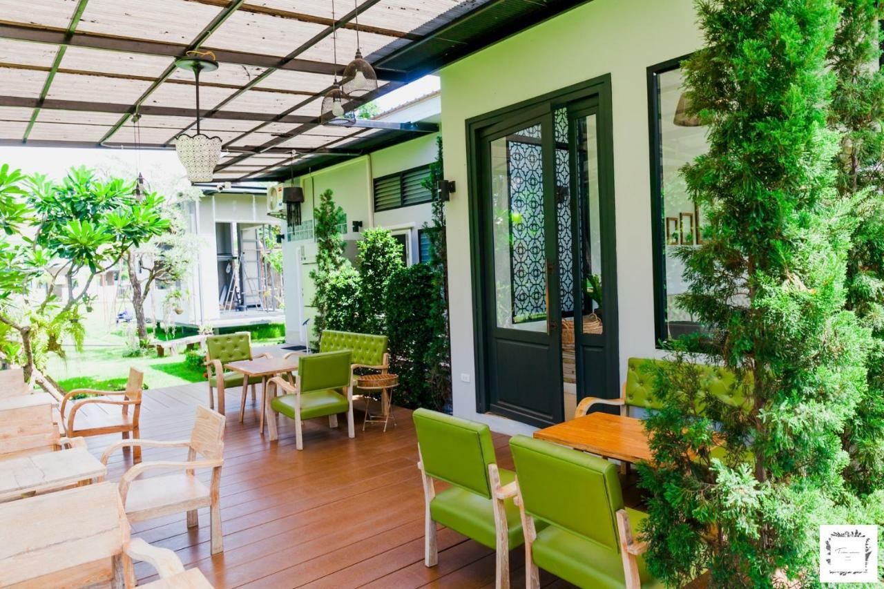 La Riva Boutique Hotel Kamphaeng Phet Buitenkant foto
