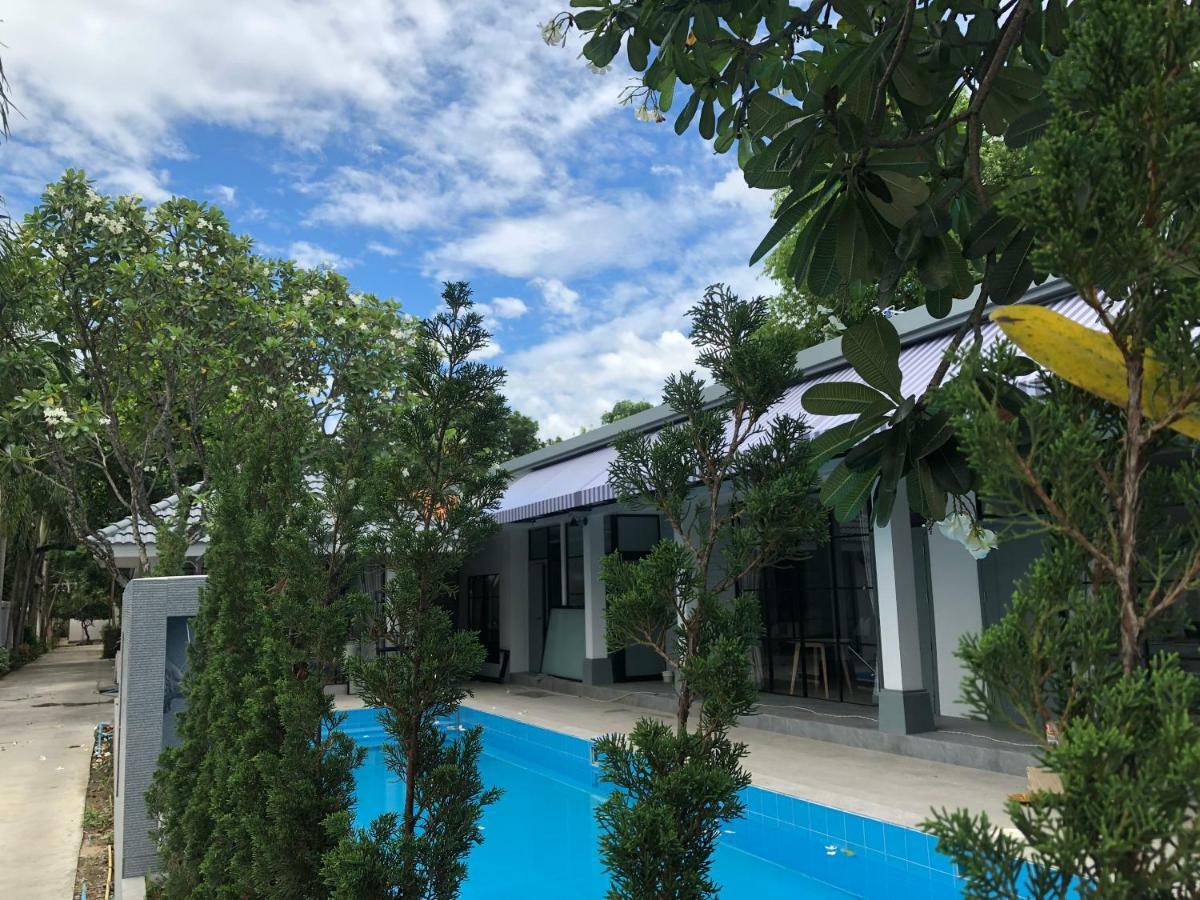 La Riva Boutique Hotel Kamphaeng Phet Buitenkant foto